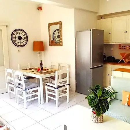 Hébergement de vacances Duka's Gardenhouse *