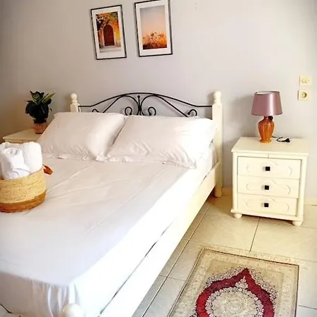 Hébergement de vacances Duka's Gardenhouse *